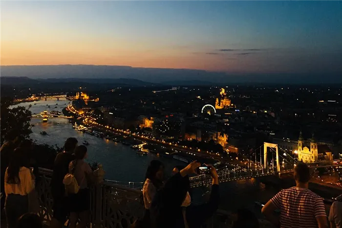Ночью Будапешт особенно красив