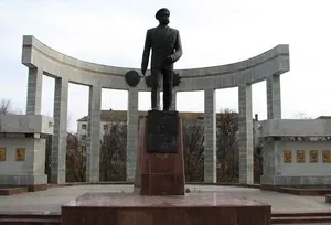 Памятник в парке Дружба