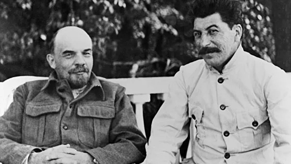 Иосиф Сталин с Лениным