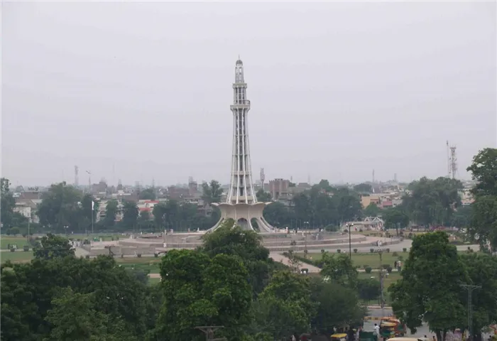 Минар э Пакистан, национальный памятник символ Пакистана, Лахор, Пакистан