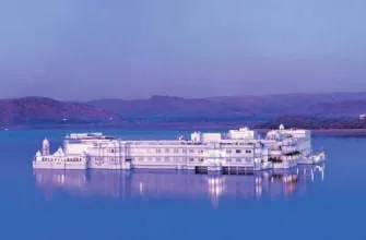 Озерный дворец Taj Lake Palace на Джаг-Нивас