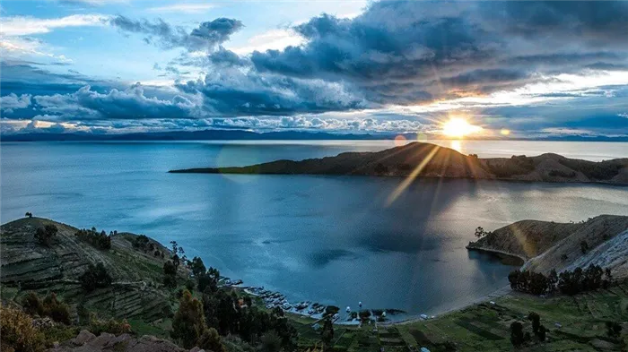 Озеро между Боливией и Перу