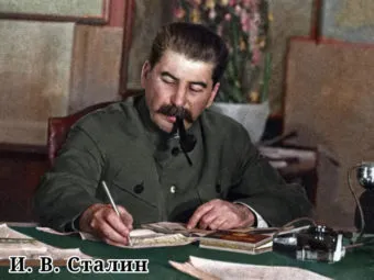 Фото Иосиф Виссарионович Сталин в рабочем кабинете
