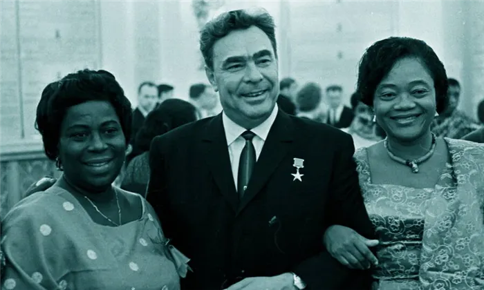 Л.И. Брежнев с участницами Всемирного конгресса женщин в Москве, 1963 год.
