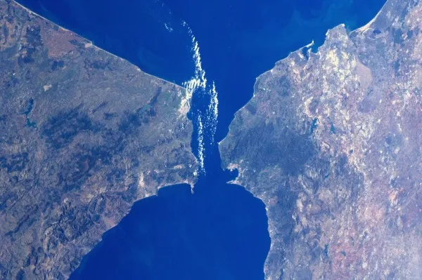 Гибралтарский пролив. Где находится на карте мира, ширина, длина, фото, описание, история
