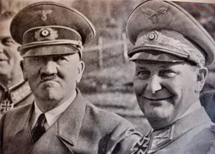 Портрет Гитлера и Геринга